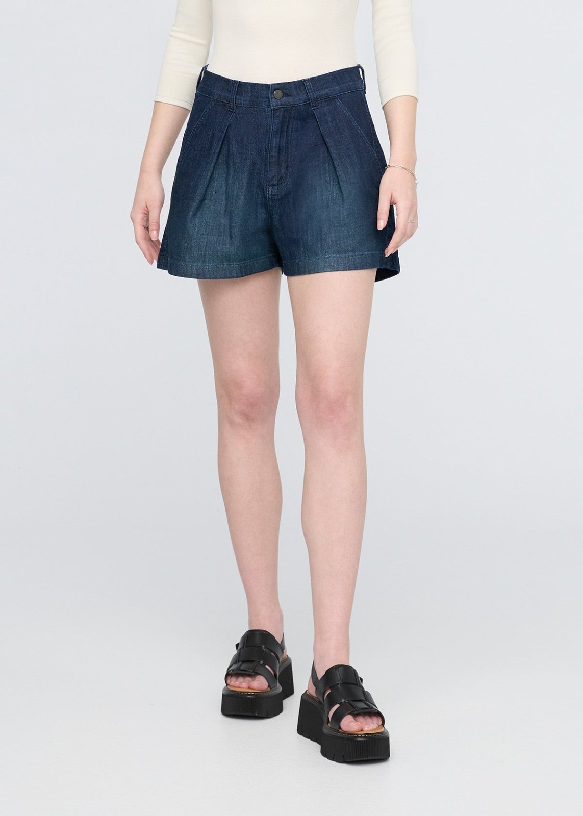 Performance Denim Lite Pleated Short - Modern Rinse